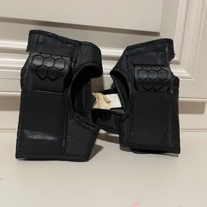 Kids Black Protective Wrist Guards - Unbranded